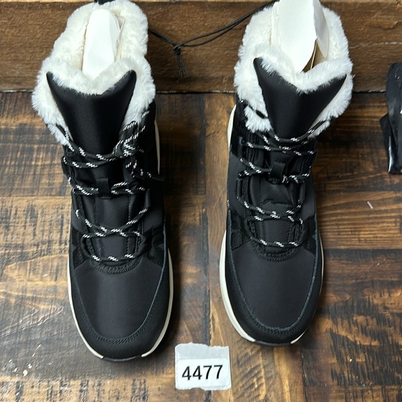 Universal thread size 11 women winter boots new with tag black faux fur - Picture 3 of 6